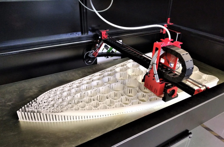 Paradoxal Surfboards 使用绿藻3D打印冲浪板