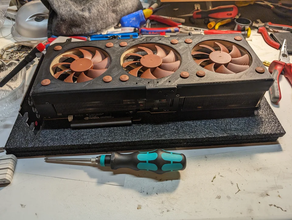Reddit 用户3D打印适用于 NVIDIA RTX 4090 的定制 Noctua 冷却器