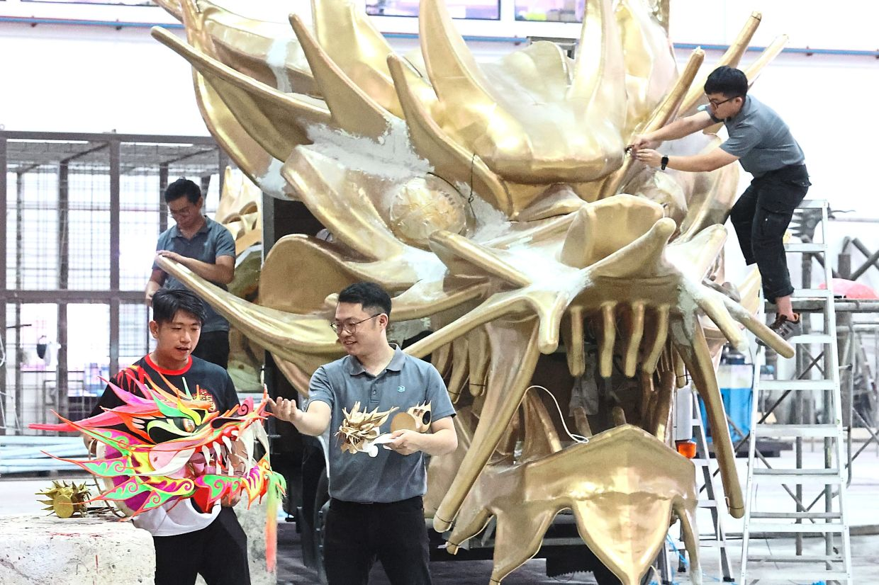 巨型3D打印金龙亮相柔佛妆艺节
