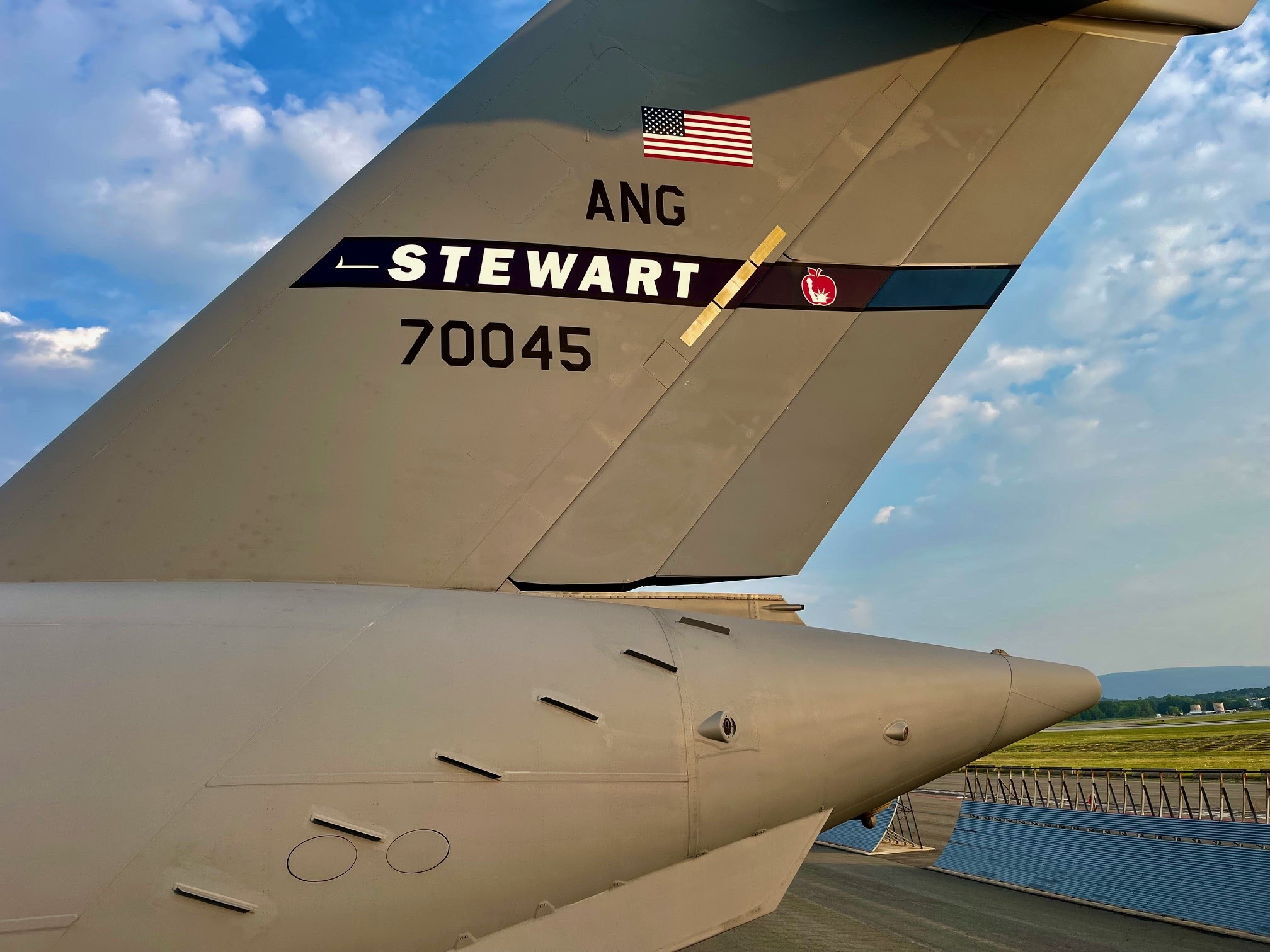 美国空军为C-17环球霸王III运输机设计3D打印微型叶片减阻器